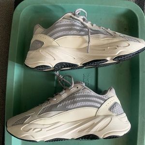 Adidas Yeezy Static 700 V2